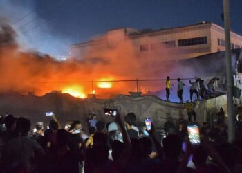 Incêndio em hospital que tratava pacientes com Covid-19 deixa 92 mortos, no Iraque