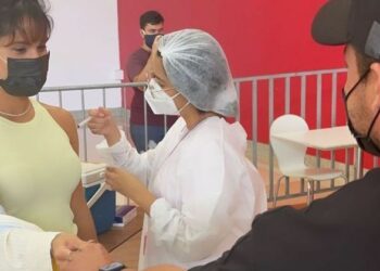 Esposa de Wesley Safadão será investigada por ‘furar fila’ de vacinação contra Covid-19