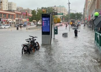 Nova York é inundado com a aproximação da tempestade Elsa
