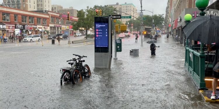 Nova York é inundado com a aproximação da tempestade Elsa