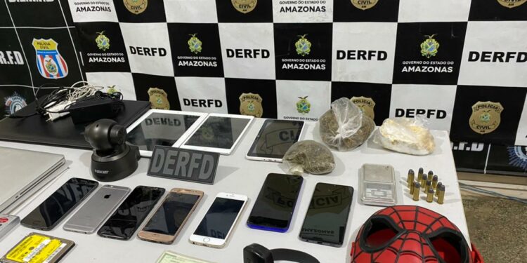 Criminosos de alta periculosidade é preso em Manaus; drogas, armas e tornozeleira rompida