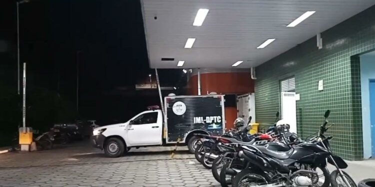Jovem é executado a tiros na frente de amigos, no bairro Cidade Nova