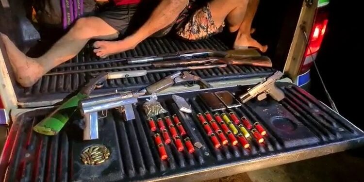 Líder de facção é preso com soldados quando se preparavam para atacar rivais, no AM