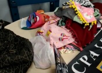 Mulher é presa ao tentar furtar roupas de loja, no Jorge Teixeira