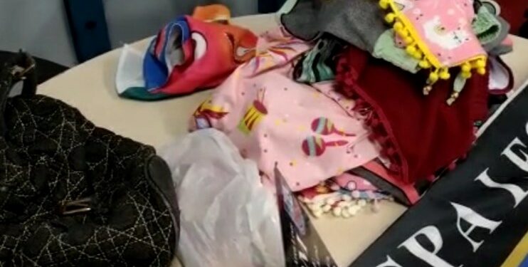 Mulher é presa ao tentar furtar roupas de loja, no Jorge Teixeira