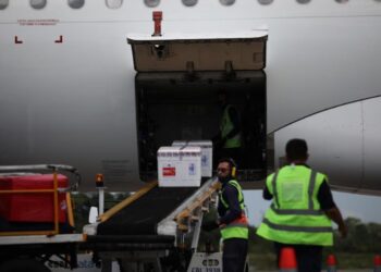 Covid-19: Mais de 70 mil doses de imunizantes chegam no AM nesta terça