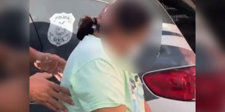 Babá denunciada por agredir bebê de 2 anos, ganha liberdade em audiência de custódia