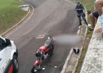 Motoqueiro perde a direção, bate em muro e acaba morrendo, no São Raimundo