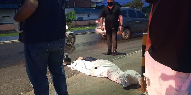 Jovem morre após colidir moto na ‘curva da morte’, na avenida Ephigênio Salles