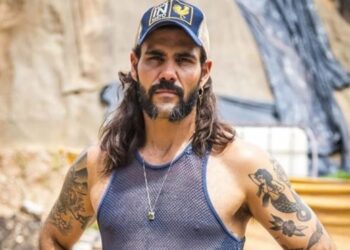 Ator Juliano Cazarré decide se vacinar para não ser cortado do elenco de Pantanal