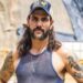 Ator Juliano Cazarré decide se vacinar para não ser cortado do elenco de Pantanal