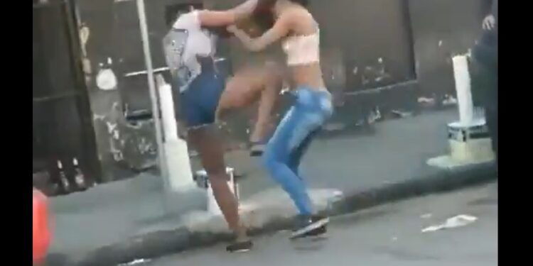 Travestis vão aos tapas e pontapés por causa de ‘boy magia’