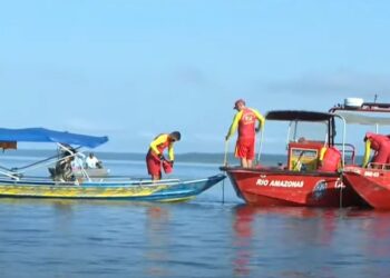 Corpo de um dos desaparecidos em rio após acidente fluvial é encontrado por bombeiros