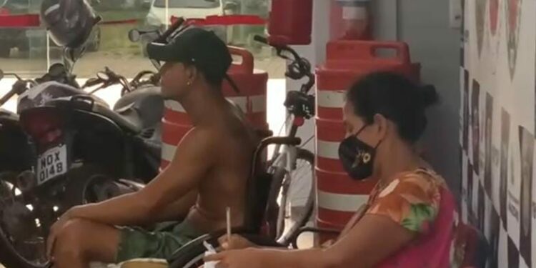 Cadeirante é preso com arma escondida entre as pernas, no Tarumã