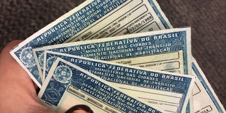 Serviço de renovação da CNH é restabelecido no Amazonas