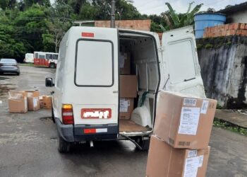 Dupla faz motorista de refém e rouba aparelhos celulares em Manaus