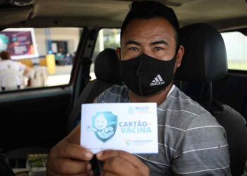 No Careiro Castanho, população é vacinada em mutirão no sistema drive-thru