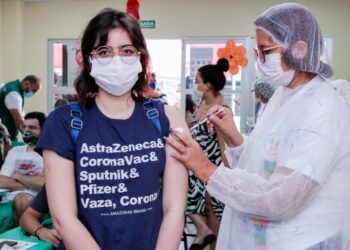 Manaus começa a vacinar pessoas a partir dos 18 anos nesta quarta-feira