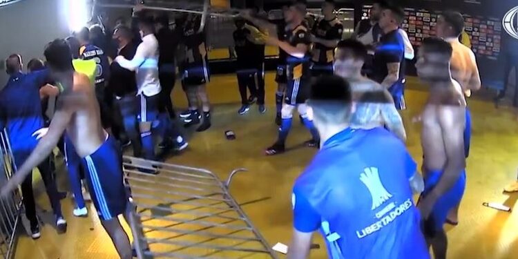 Após serem desclassificados, jogares do Boca promovem vandalismo e vão parar na delegacia