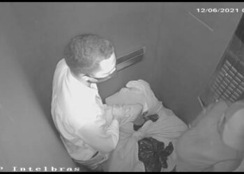 Homem rouba apartamento de bicheiro e leva R$1 milhão dentro de lençol