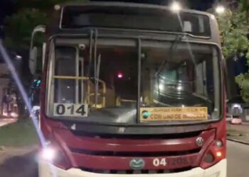Passageiro é esfaqueado durante  assalto a ônibus na zona Norte de Manaus
