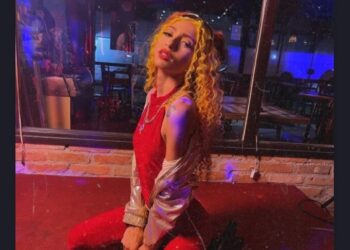 ‘Tem dois meses que não passo fome’, desabafa Ruivinha de Marte, emocionada