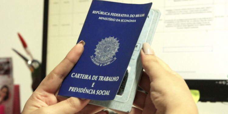 Sine Amazonas abre vagas de emprego para quem tem Ensino Médio nesta quarta-feira