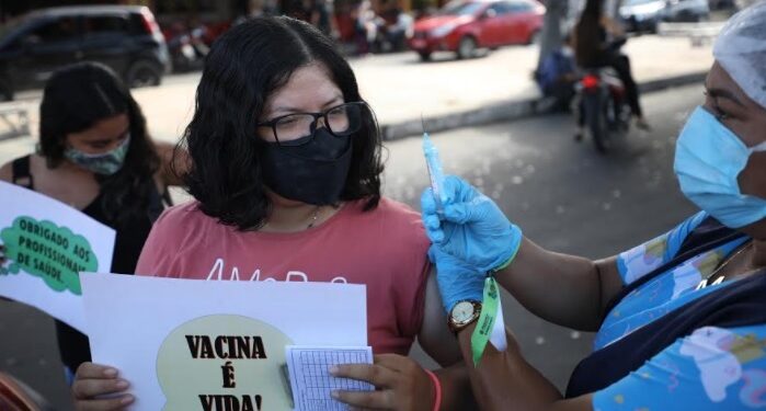 Vacina Amazonas: Mutirões têm horário ampliado para vacinar população a partir de 18 anos neste sábado