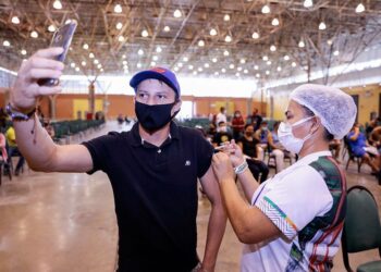 Manaus: vacinação retoma 1ª dose e jovens de 19 anos já podem ser imunizados