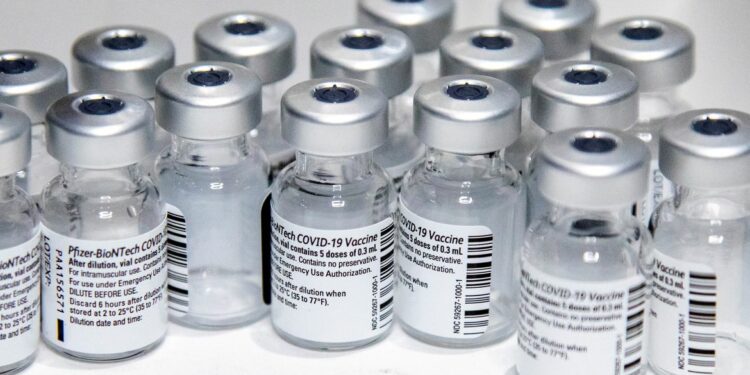 Brasil recebe lote com mais de 1 milhão de vacinas da Pfizer