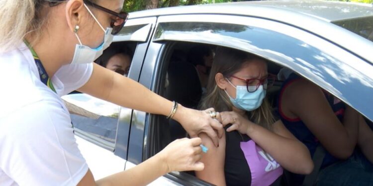 Amazonas monta drive-thru em cinco municípios que recebem mutirão