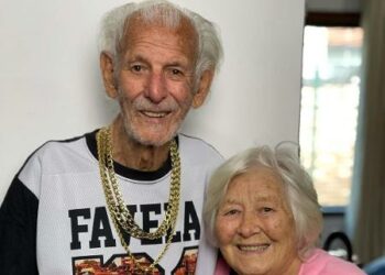 Vovô TikTok morre após cair em banheiro durante banho