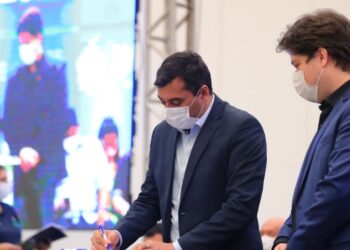 Projeto de lei enviado à Aleam cria 14º e 15º salários aos profissionais da educação