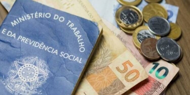 Salário mínimo tem previsão de R$1.169 para 2022, diz Governo Federal
