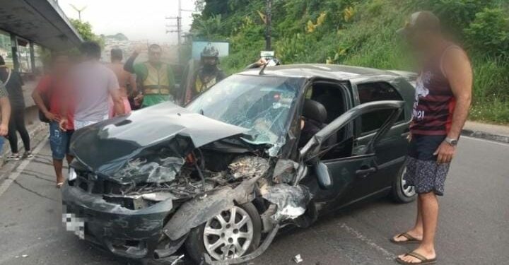 Embriaguez: Quatro pessoas ficam gravemente feridas em acidente na zona Norte de Manaus