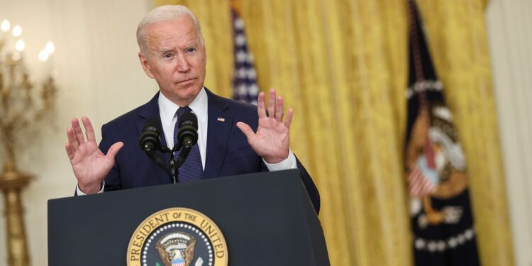 Biden promete que EUA vão caçar autores de ataque em Cabul: ‘Vamos fazê-los pagar’