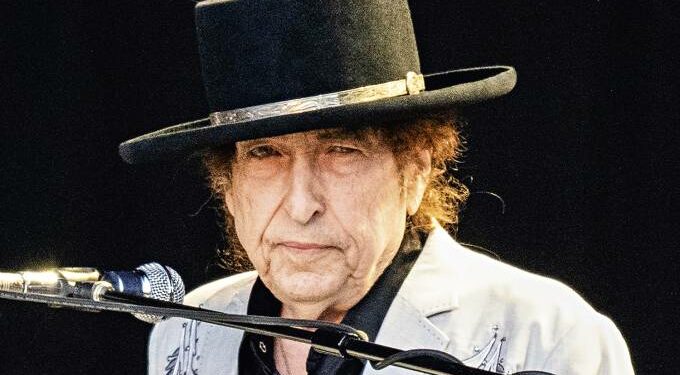 Bob Dylan é processado por abusar sexualmente de adolescente de 12 anos