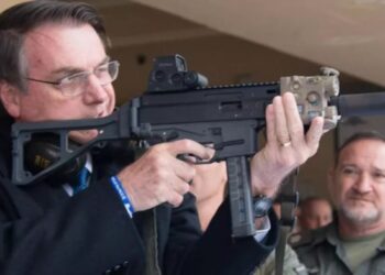 Bolsonaro chama de ‘idiota’ quem prefere comprar feijão no lugar de fuzil