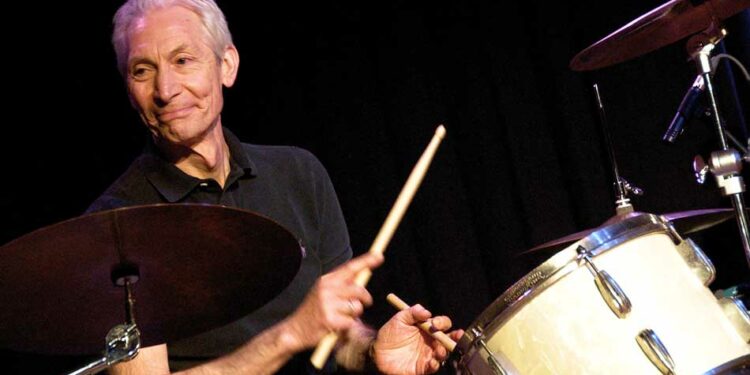 Baterista do Rolling Stones, Charlie Watts, morre aos 80 anos