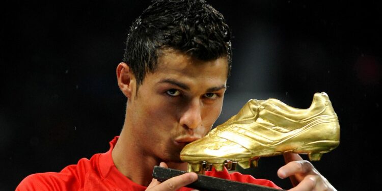 Manchester United anuncia contratação de Cristiano Ronaldo