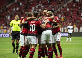 Flamengo goleia Olímpia e garante vaga na semifinal da Libertadores