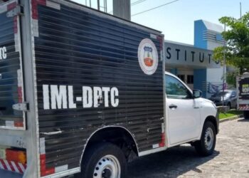 Feto é encontrado em bueiro por crianças, na zona Sul de Manaus