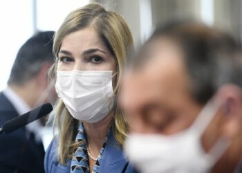 CPI da Pandemia aprova afastamento da ‘capitã cloroquina’ do MS