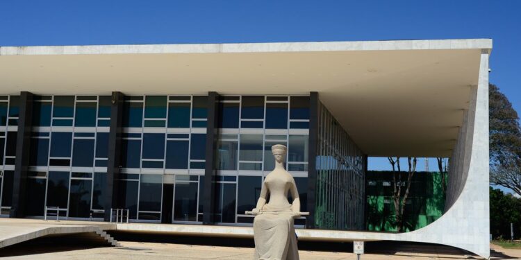 Governadores divulgam nota em defesa de ministros do STF