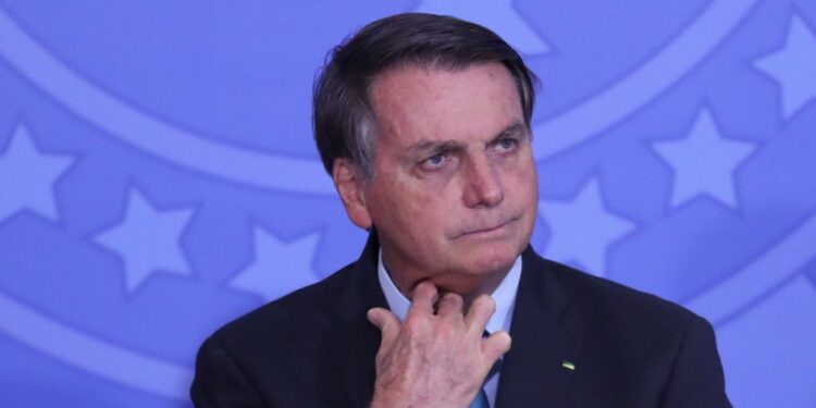 Bolsonaro passa a ser investigado no inquérito das fake news