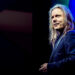 Bruce Dickinson, vocalista do Iron Maiden, testa positivo para a Covid-19