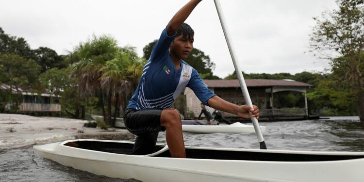Ouro de Isaquias Queiroz na Olimpíada inspira crianças da Amazônia