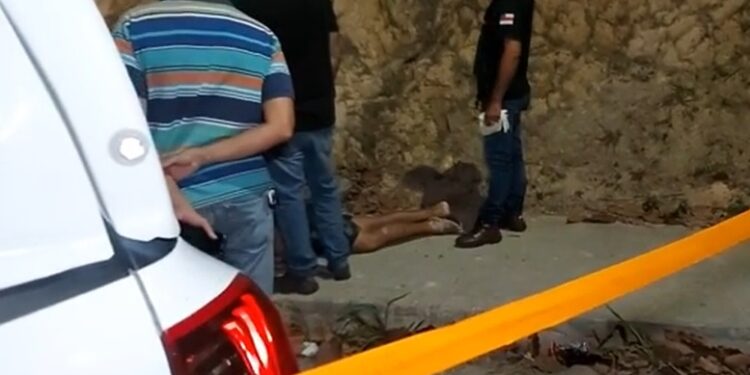Manaus: Homem é executado com seis tiros em barranco no ‘conjunto Lula’