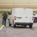 Criança encontra arma em casa e atira na cabeça da mãe durante videoconferência de trabalho