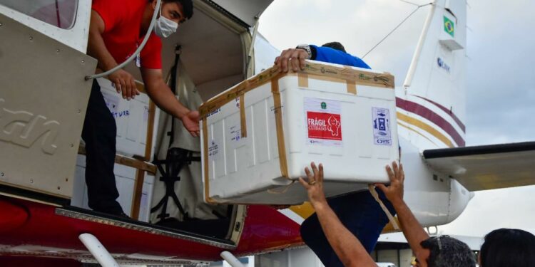 FVS-RCP inicia distribuição de doses para vacinação de adolescentes no interior do AM